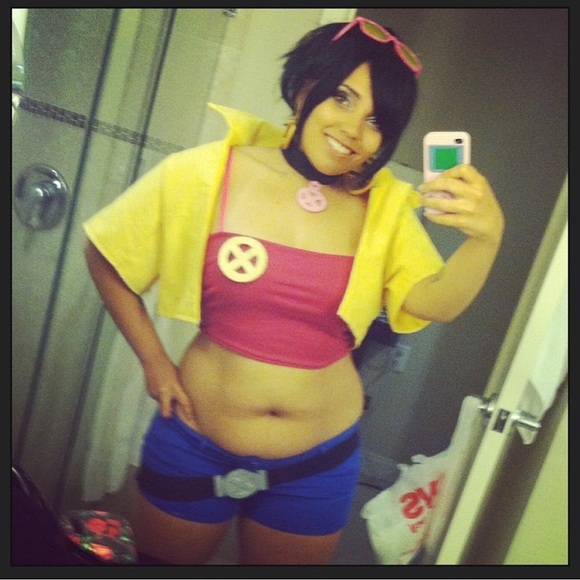 Short punky spiky black wig from Jubilee X-men cosplay - Picture 6 of 7